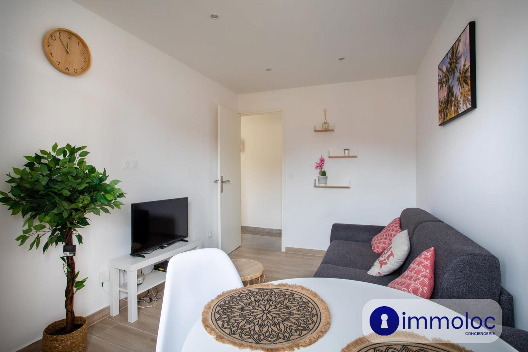 Near Thiers Station Apartment