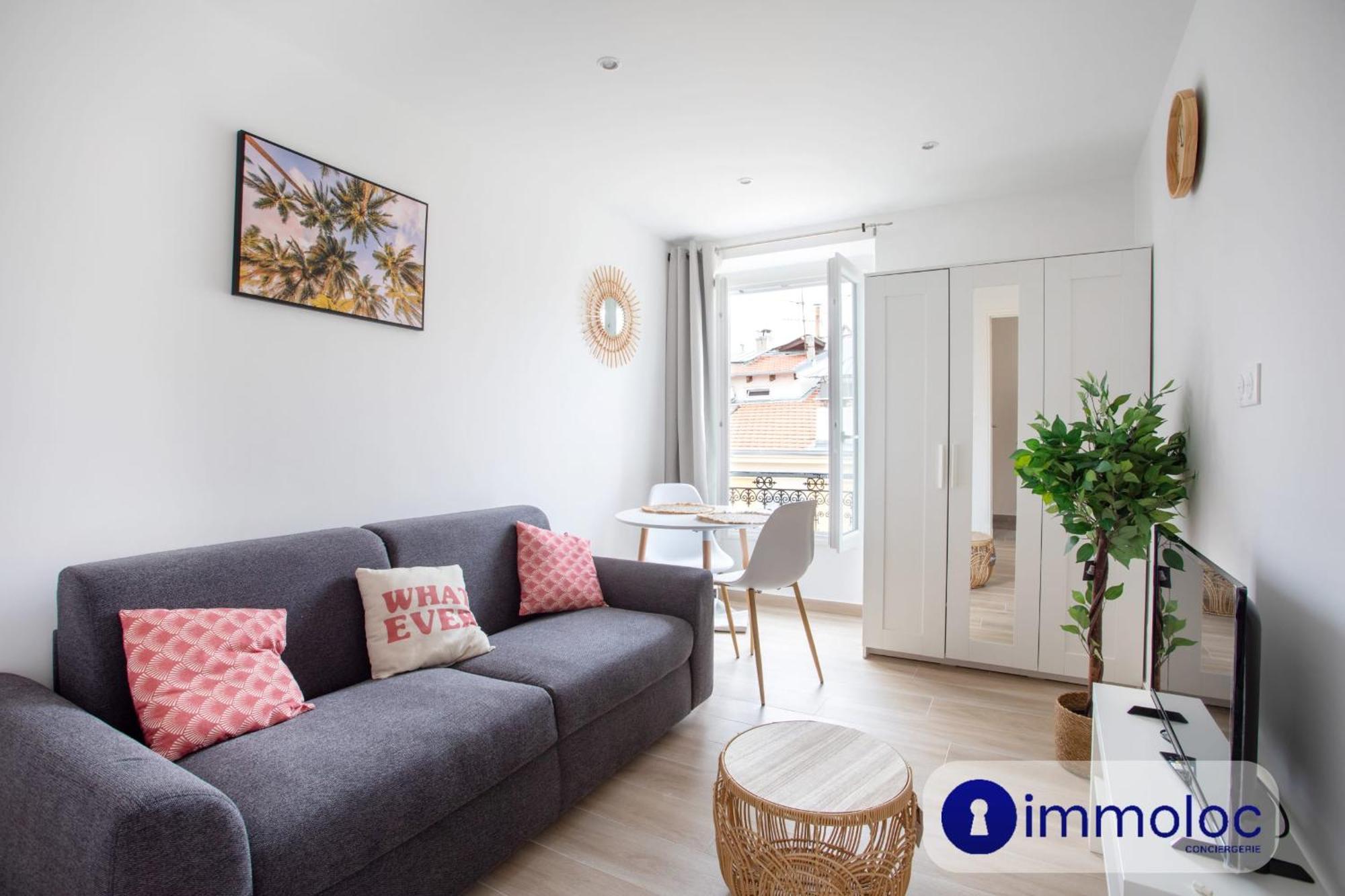 Near Thiers Station Apartment *